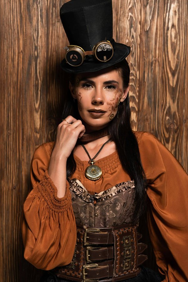 Bustier doré steampunk : brillez avec style et originalité